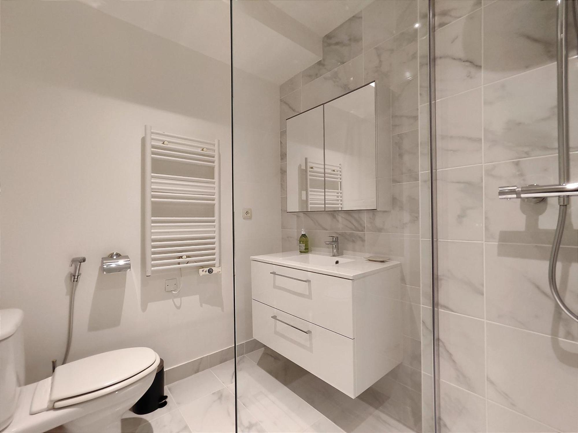 Near Arc De Triomphe And Shopping * Parigi